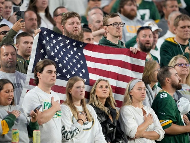John Holywell on X: "VIDEO: NFL Holds Moment of Silence for Charlie Kirk  Before Thursday Night Football https://t.co/kiD26a4LXj #charlie 💔😪  ⁦@JDVance⁩ ⁦@realDonaldTrump⁩" / X