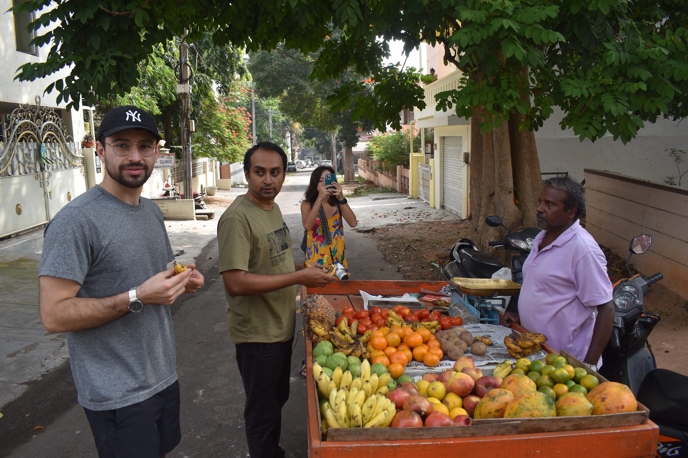 Bana nana nana nana bana nana nana nana... FRUIT MAN
