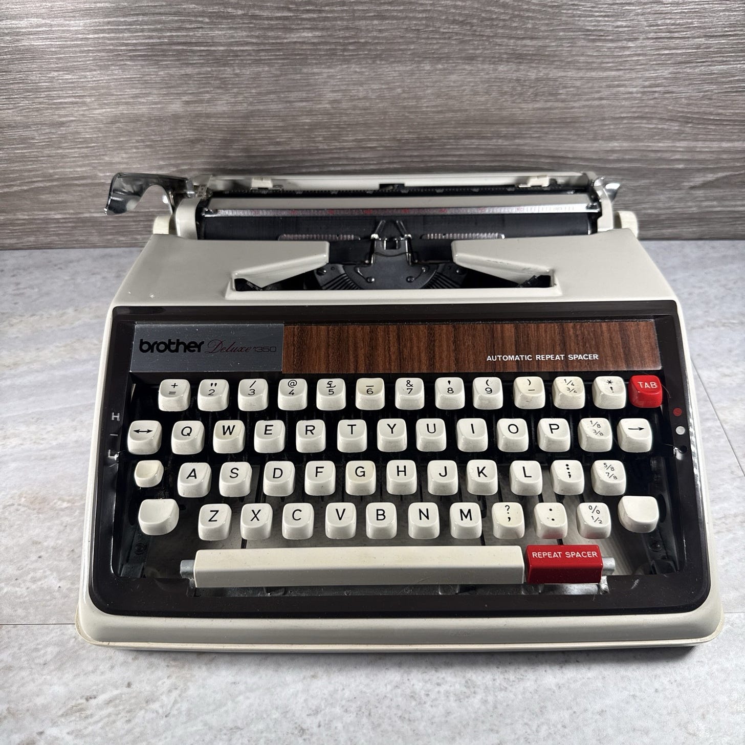 A manual typewriter from the 1970s A Brother 1350 Deluxe.