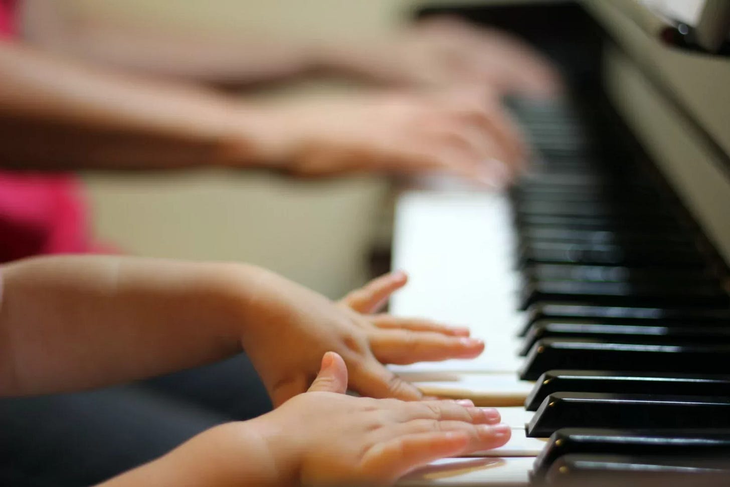 how to become a piano teacher? piano lesson with hands playing piano.