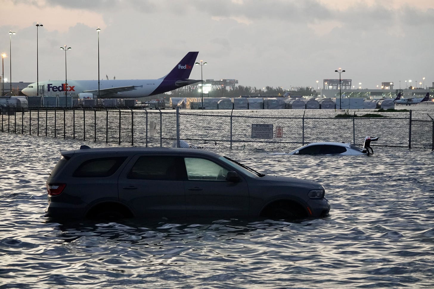 Nature wasn't kind to us.' Fort Lauderdale airport to remain closed until  at least Friday for massive water cleanup – Sun Sentinel