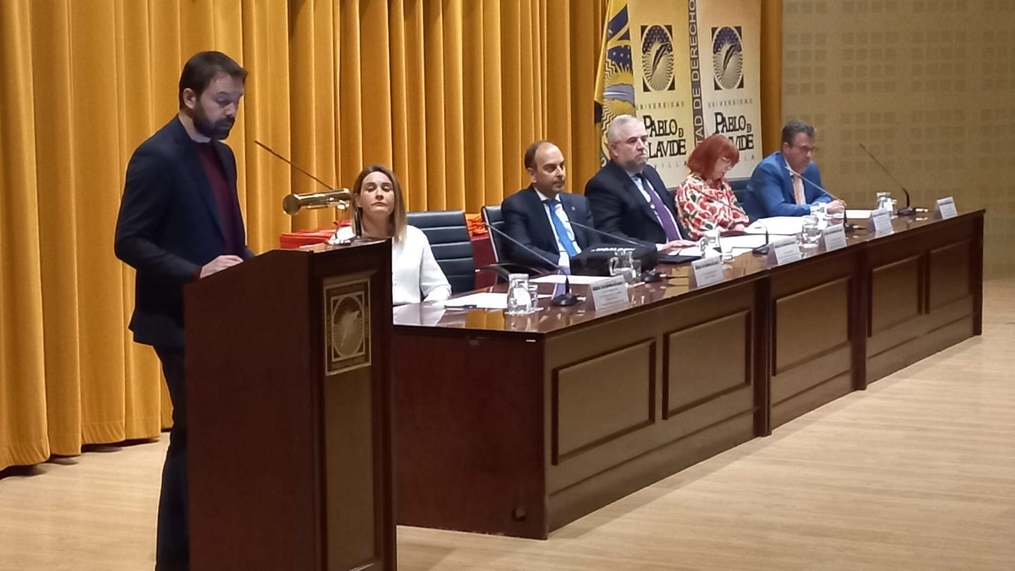 El economista Juan Ramón Ralló apadrina al alumnado egresado en Análisis  Económico y ADE en inglés y en el Doble Grado en ADE en inglés y Derecho –  DUPO – Diario de