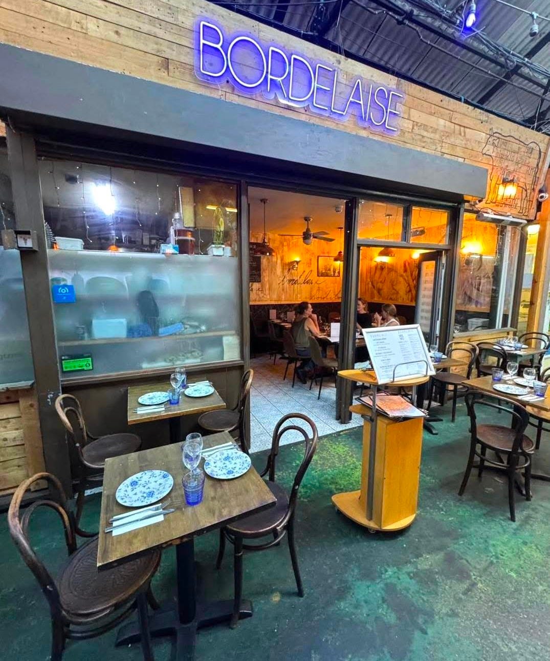 May be an image of text that says "क BORDELAISE ()" May be an image of text that says "क BORDELAISE ()"