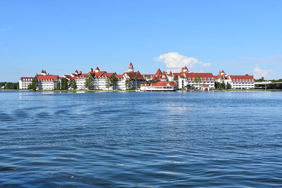 A monorail leaving the Grand Floridian station in 2017. Image: Quarax via Wikimedia Commons A monorail leaving the Grand Floridian station in 2017. Image: Quarax via Wikimedia Commons