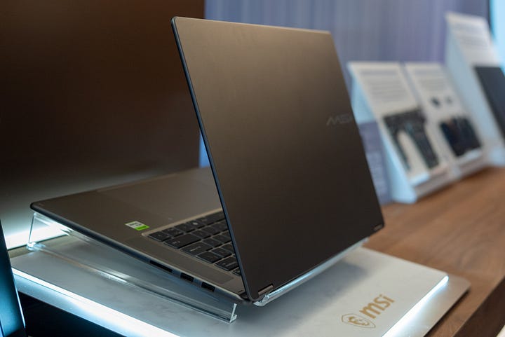 MSI Prestige N16 Flip AI+