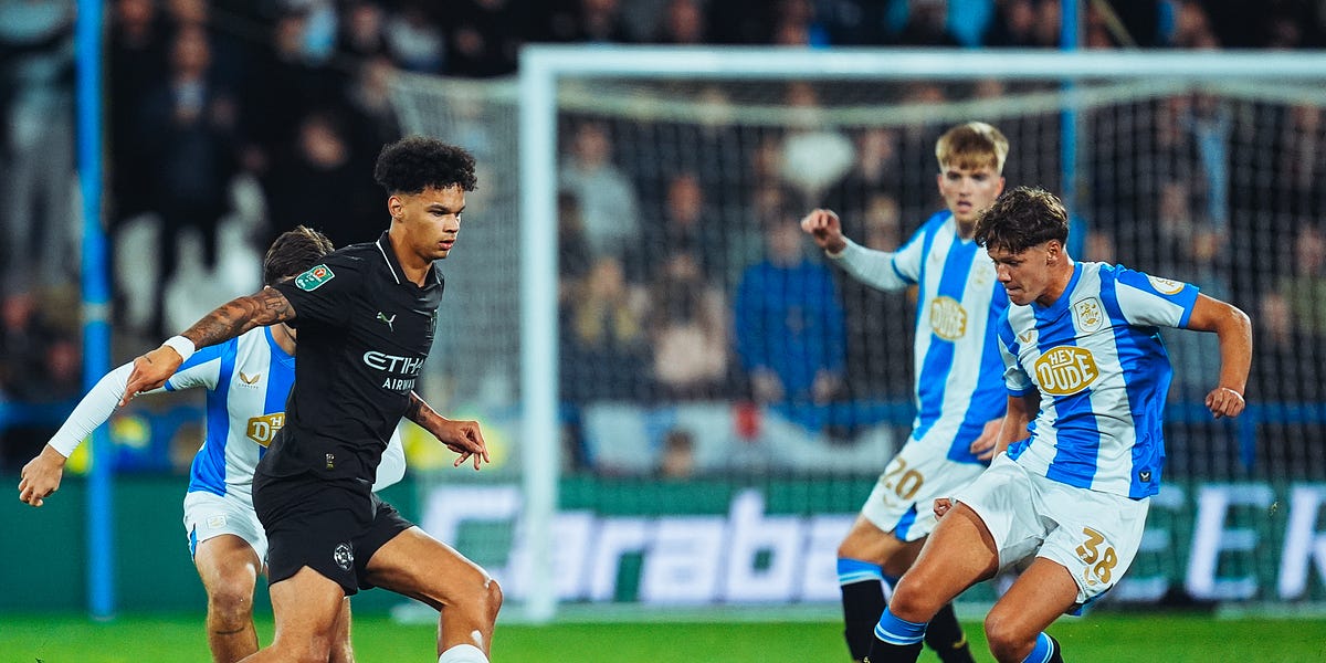Huddersfield Town Holds Their Own Against Manchester City in Stalwart Defensive Display