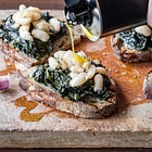 Crostoni con cavolo nero e cannellini