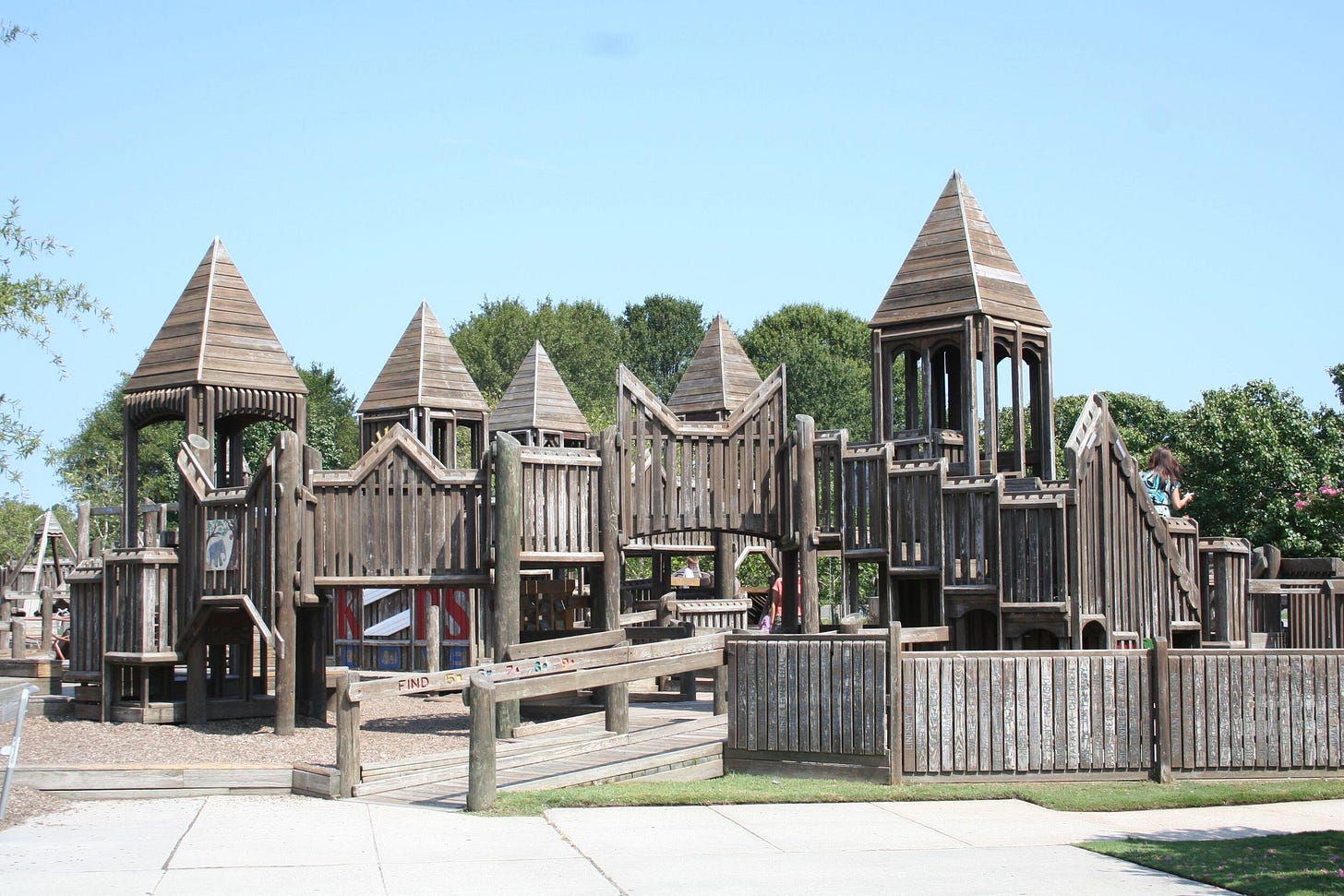 Remember those wooden city park playgrounds during the 1990? Such a throw  back. : r/nostalgia