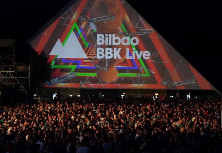 Imagen del público asistiendo a un concierto en el BBK Live de Bilbao Imagen del público asistiendo a un concierto en el BBK Live de Bilbao