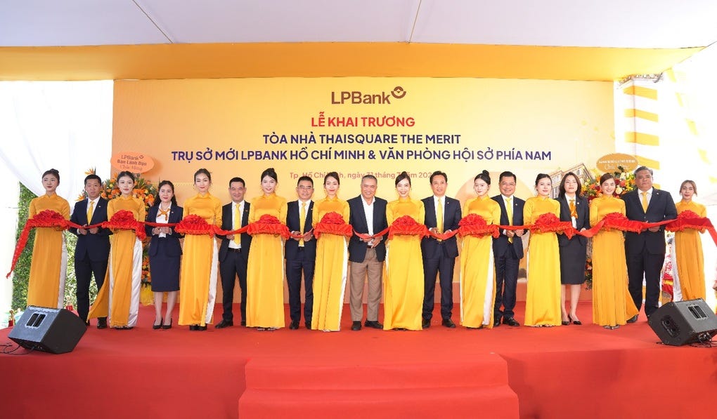 LPBank khai trương trụ sở mới ở TPHCM và văn phòng hội sở phía Nam - 1 LPBank khai trương trụ sở mới ở TPHCM và văn phòng hội sở phía Nam - 1