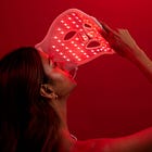 Red light Therapy: μάσκες και λάμπες φωτοθεραπείας. Τι δεδομένα έχουμε;