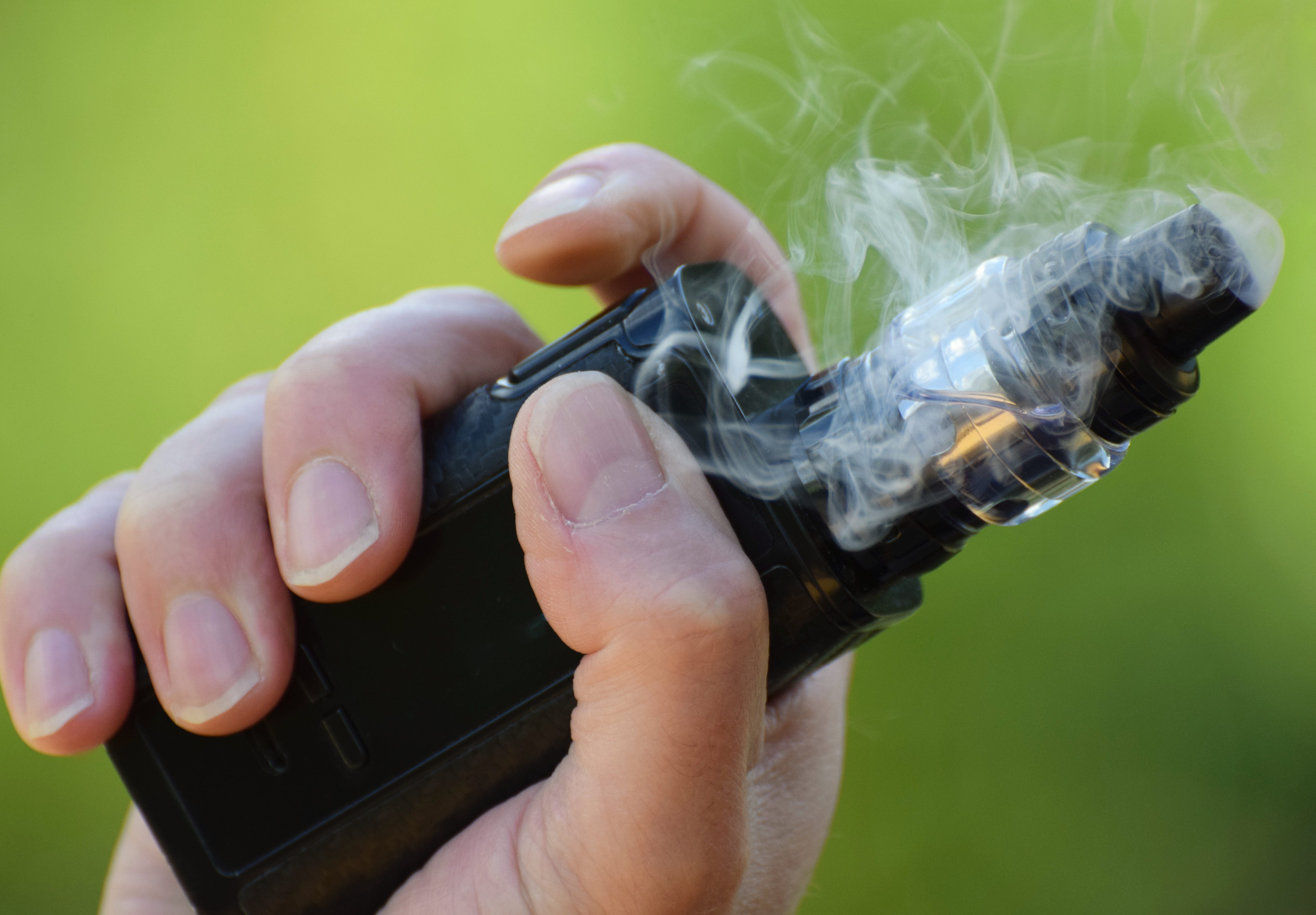 elfbar nachfüll pod läuft aus Is vaping more dangerous than smoking? main image 1