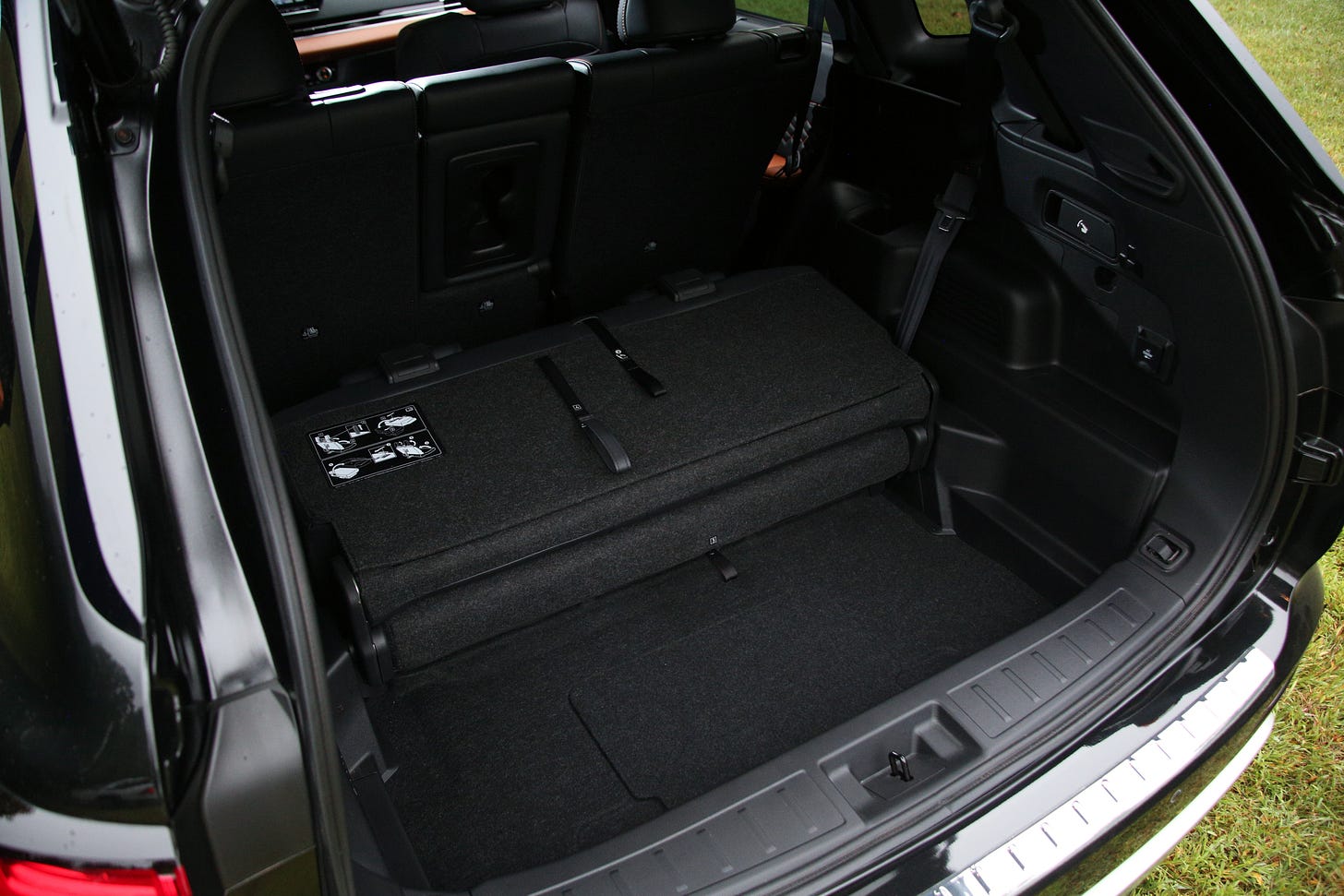 2023 Mitsubishi Outlander PHEV Trunk Storage 2023 Mitsubishi Outlander PHEV Trunk Storage