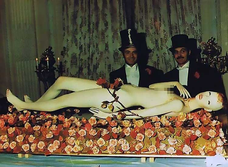 naked woman dinner rothschild