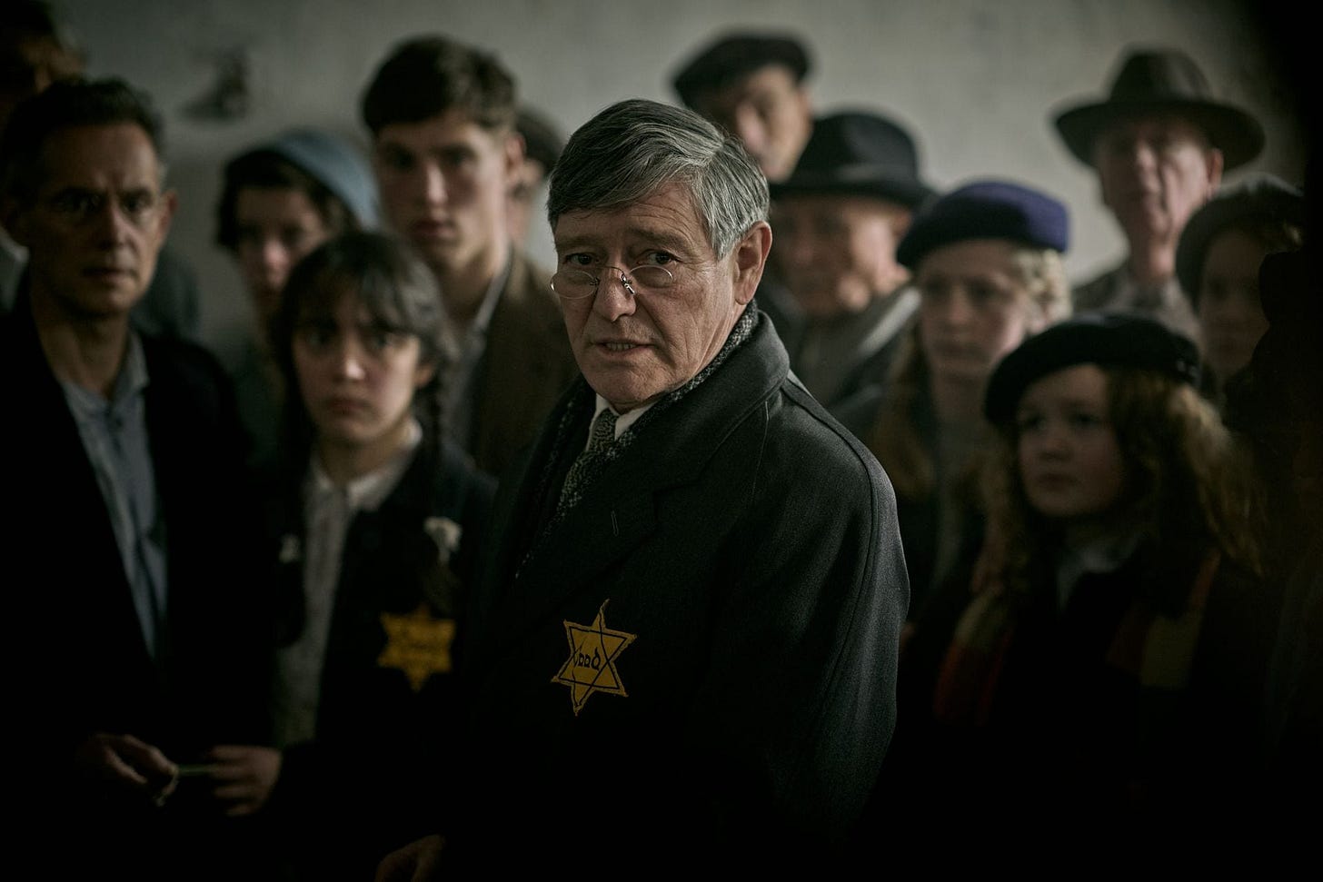 De Joodse Raad' weet de gruwelijke dilemma's waar de Raad voor stond  overtuigend invoelbaar te maken | de Volkskrant