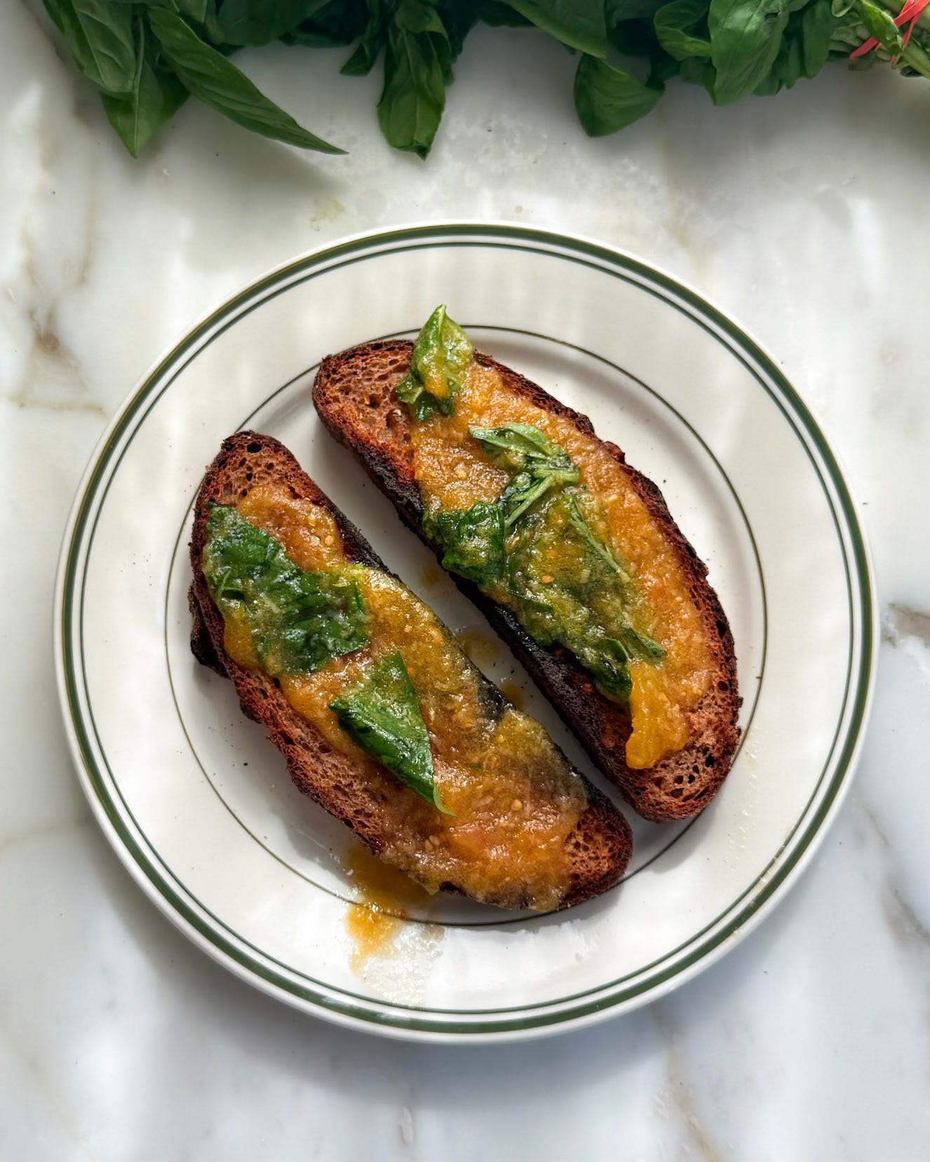 Pan con tomate on a plate.