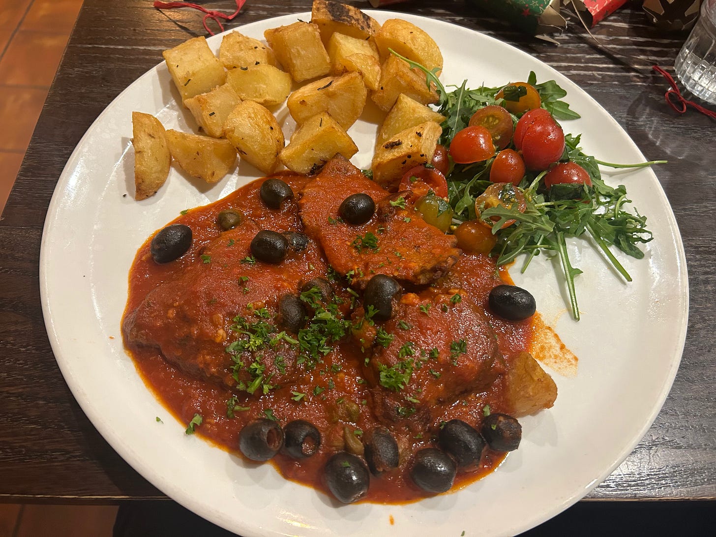 A chaotic arrival to a Christmas Dinner - Dikmo’s Substack