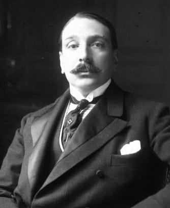 https://upload.wikimedia.org/wikipedia/commons/e/ec/Enrique_Larreta_1914_%281%29.jpg