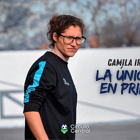 “Un desafío gigante”: Camila Irigoyen, la única mujer DT en la Primera del fútbol femenino