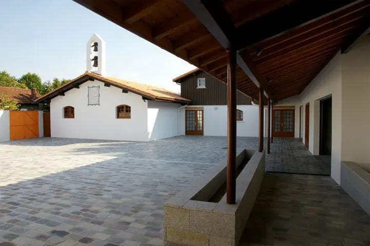 La maison de prière, sur le lieu des évènements d’Arès.