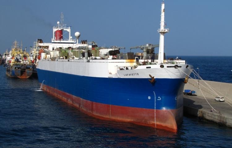 Le plus grand chalutier au monde (228m) Le plus grand chalutier au monde (228m)