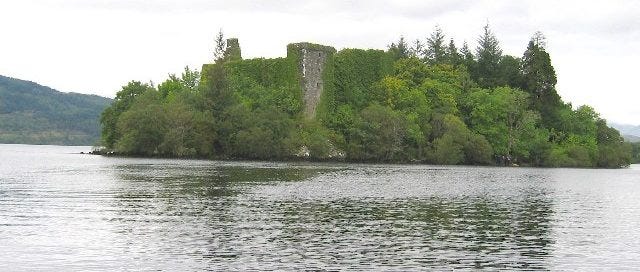 Small island in Loch Awe with excellent castle ruins - formerly a stronghold of the Campbells Small island in Loch Awe with excellent castle ruins - formerly a stronghold of the Campbells