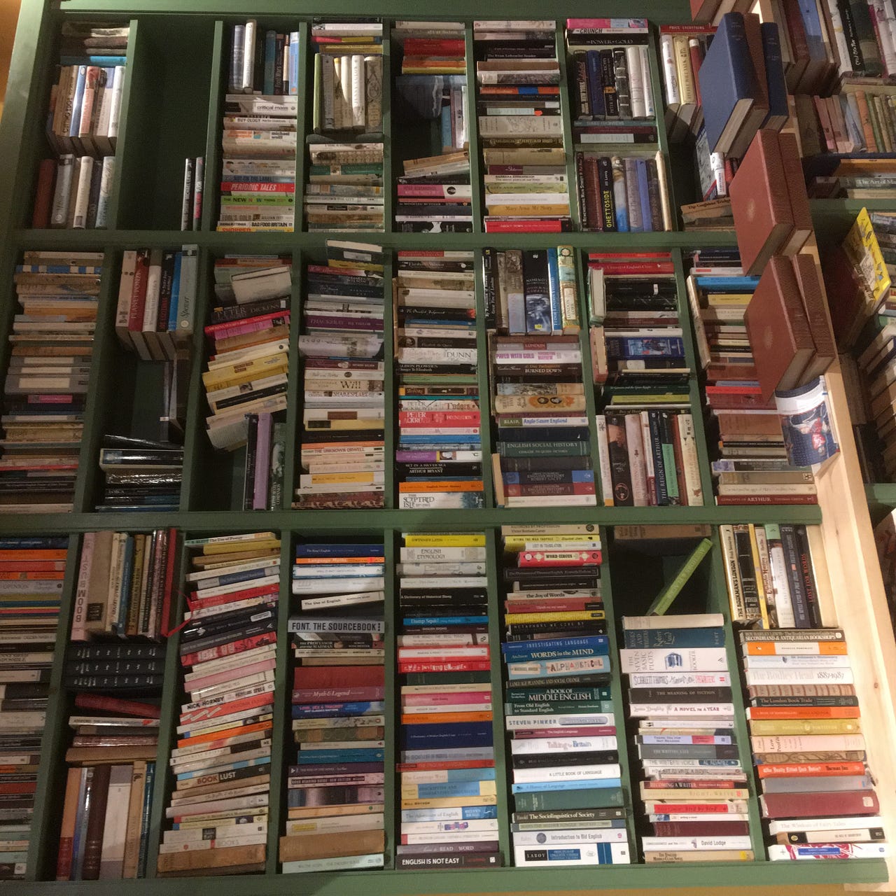 The Bookwormery logo