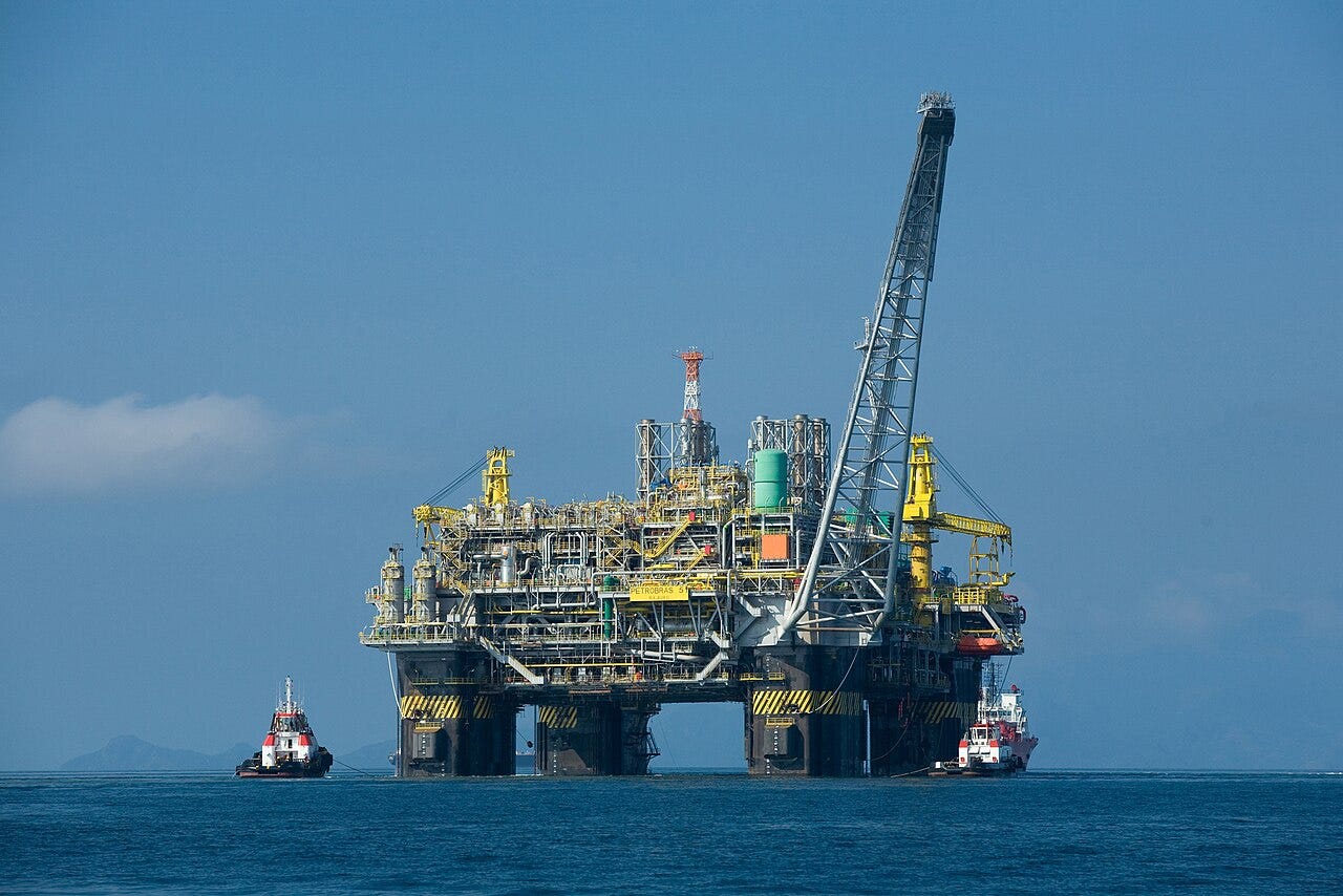 Photo: Divulgação Petrobras / ABr / Wikimedia Commons (CC BY 3.0 br) Brazil - The first 100% Brazilian oil platform, the P-51 will produce about 180 thousand barrels of oil and 6 million cubic meters of gas per day when operating at full load.