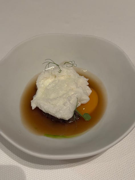 1. LUBINA, agua de tomate verde y wasabi 2. HUEVO, setas y caldo de bosque vídeo 3. CHERNE, escabeche y clorofila 