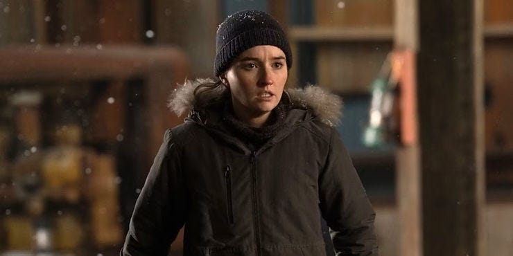 Venn eller fiende? Kaitlyn Dever som Abby. ©HBO/Max