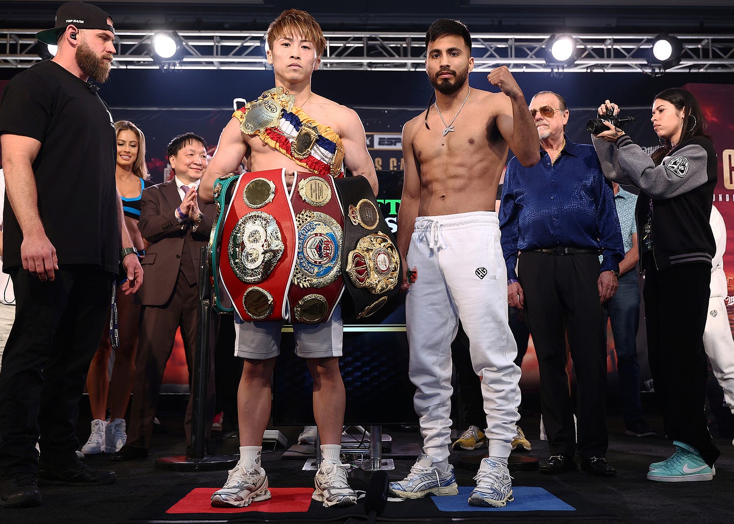 Naoya Inoue vs Ramon Cardenas_pose3.jpg