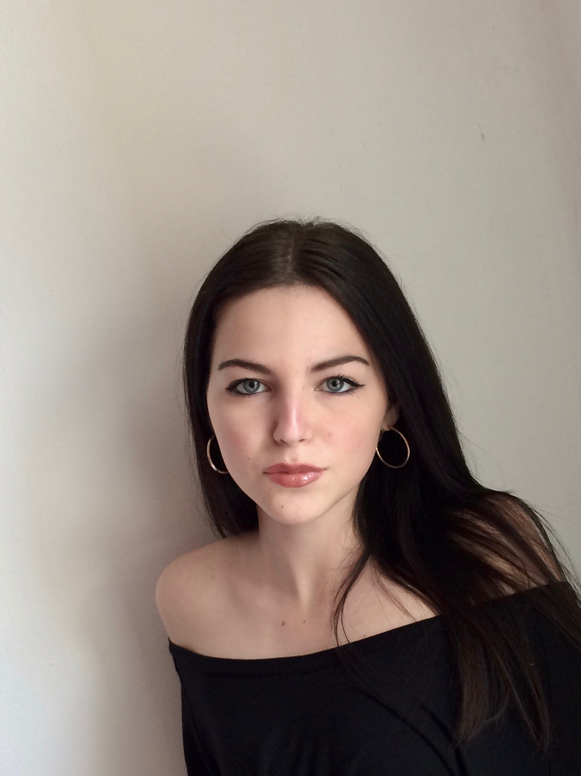 Substack profile picture for @valentina