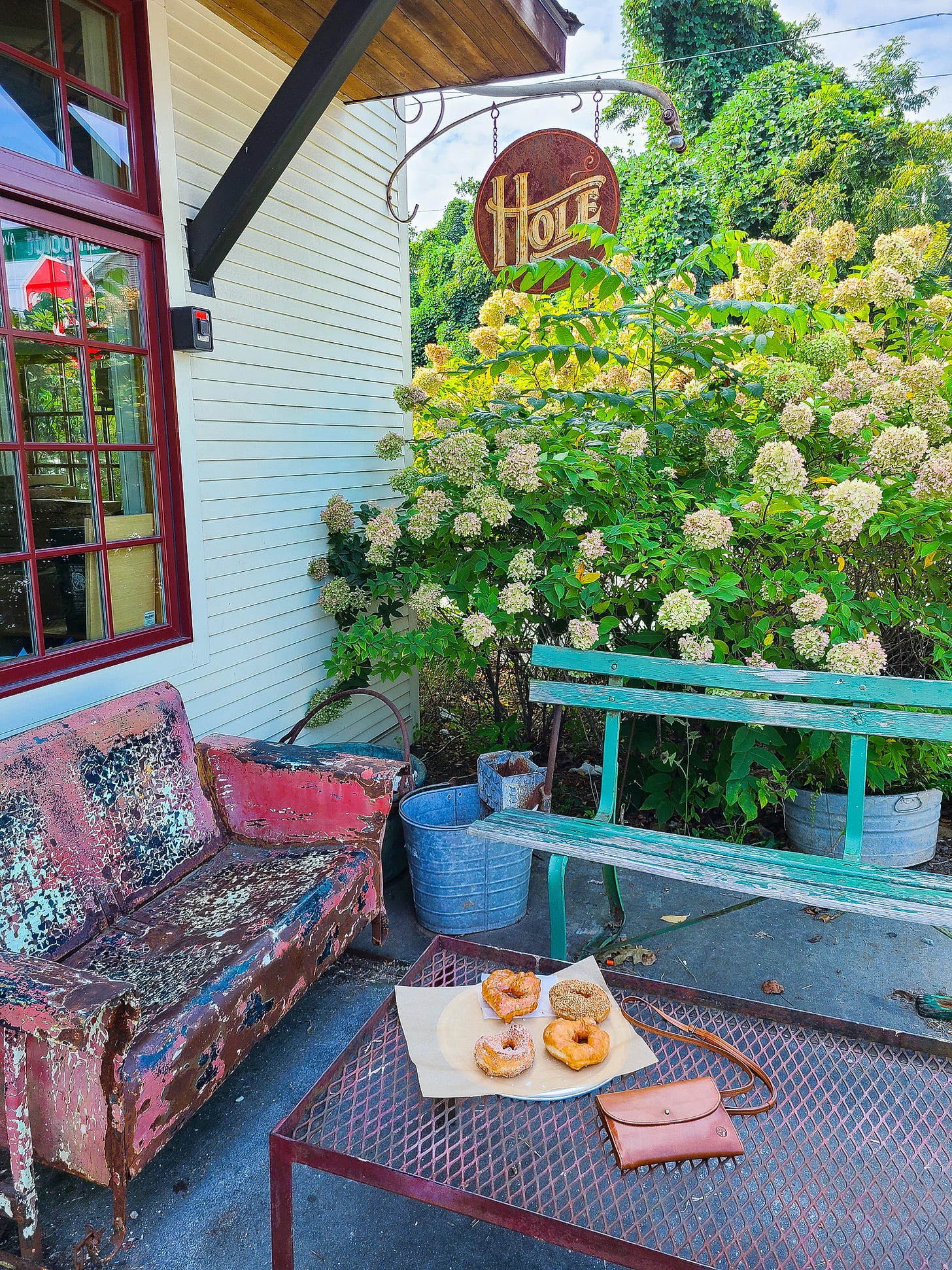 Hole Doughnuts front exterior with doughnuts