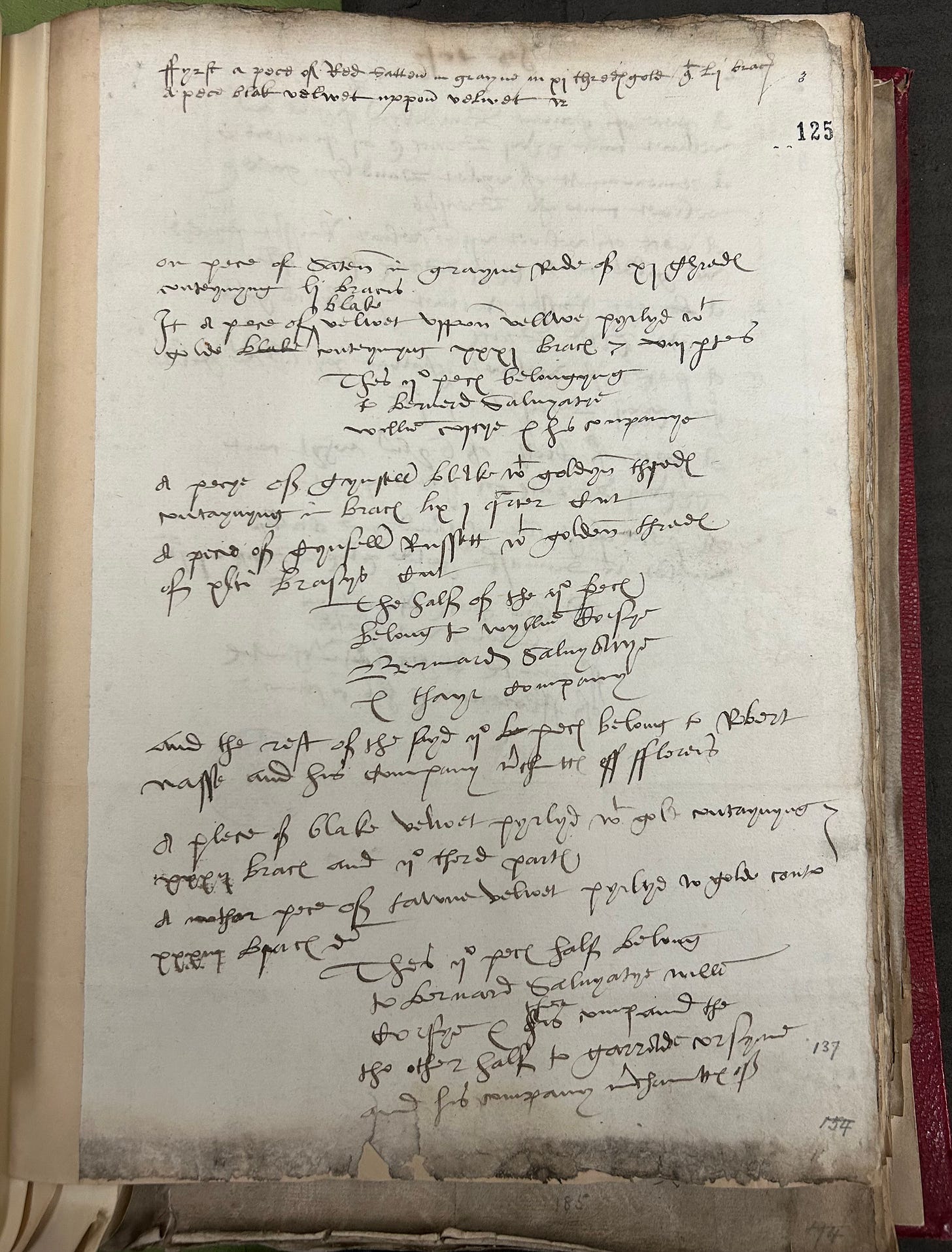 A page from a sixteenth century set of papers, written in an untidy hand. The page is a list of fabrics, their quantities and whereabouts. 