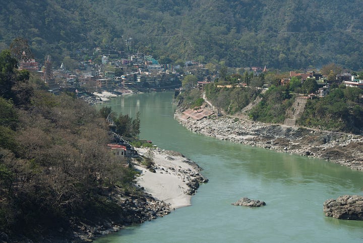 The drive up to Neelkanth.