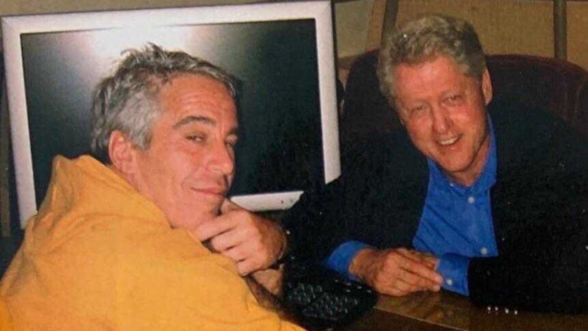Bill Clinton, Jeffrey Epstein and Ghislaine Maxwell: an uncomfortable connection Bill Clinton, Jeffrey Epstein and Ghislaine Maxwell: an uncomfortable connection