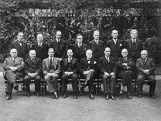 https://upload.wikimedia.org/wikipedia/commons/thumb/0/03/Churchill_Coalition_Government_-_11_May_1940.jpg/330px-Churchill_Coalition_Government_-_11_May_1940.jpg