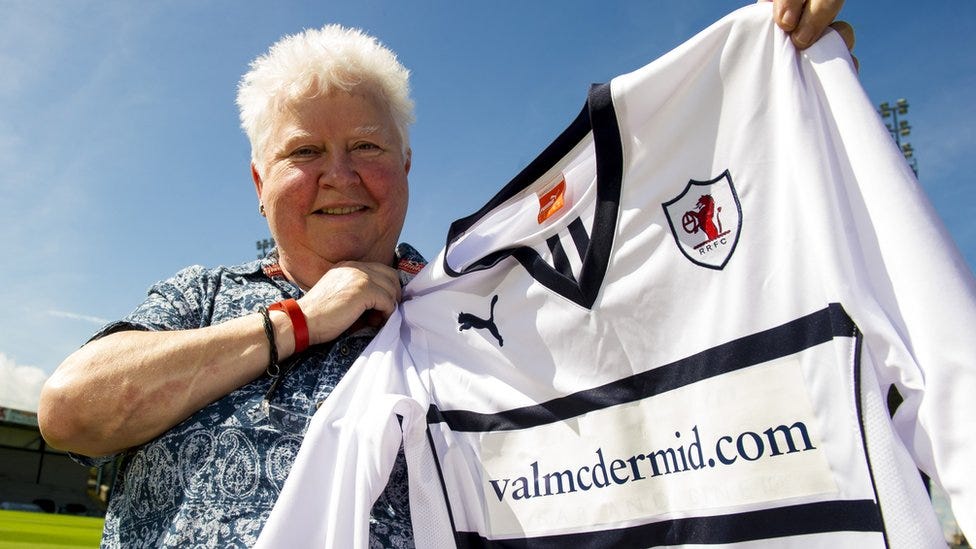 Val McDermid ends Raith Rovers support over David Goodwillie deal - BBC News