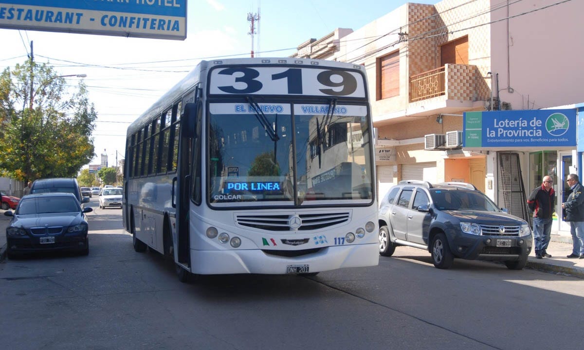 Reanudan el servicio de colectivos que une Bahía Blanca con Punta Alta - La Brújula 24