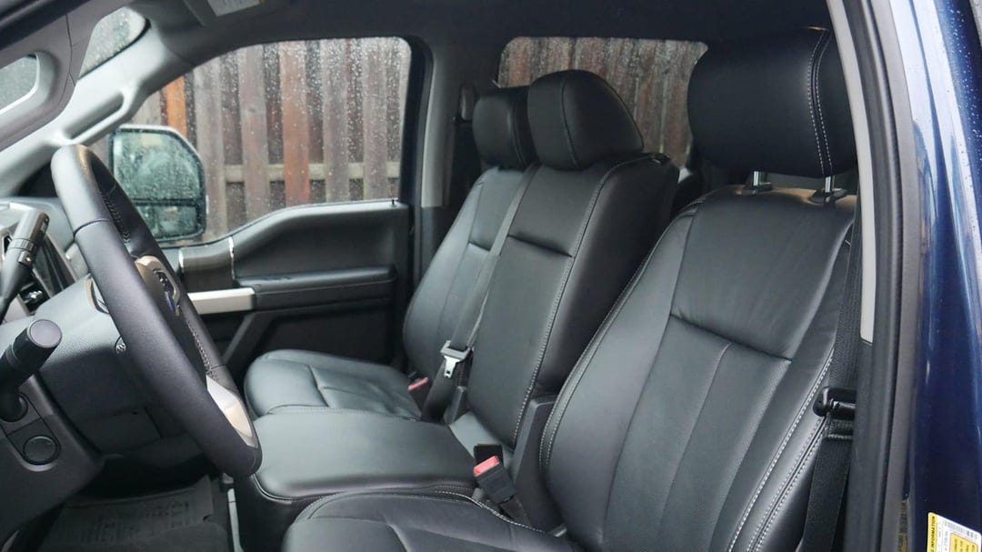 Anyone have 4 kids and use their middle jump seat regularly? Having baby #4  in the fall and I'm just wondering if there are any tips, thanks : r/Trucks