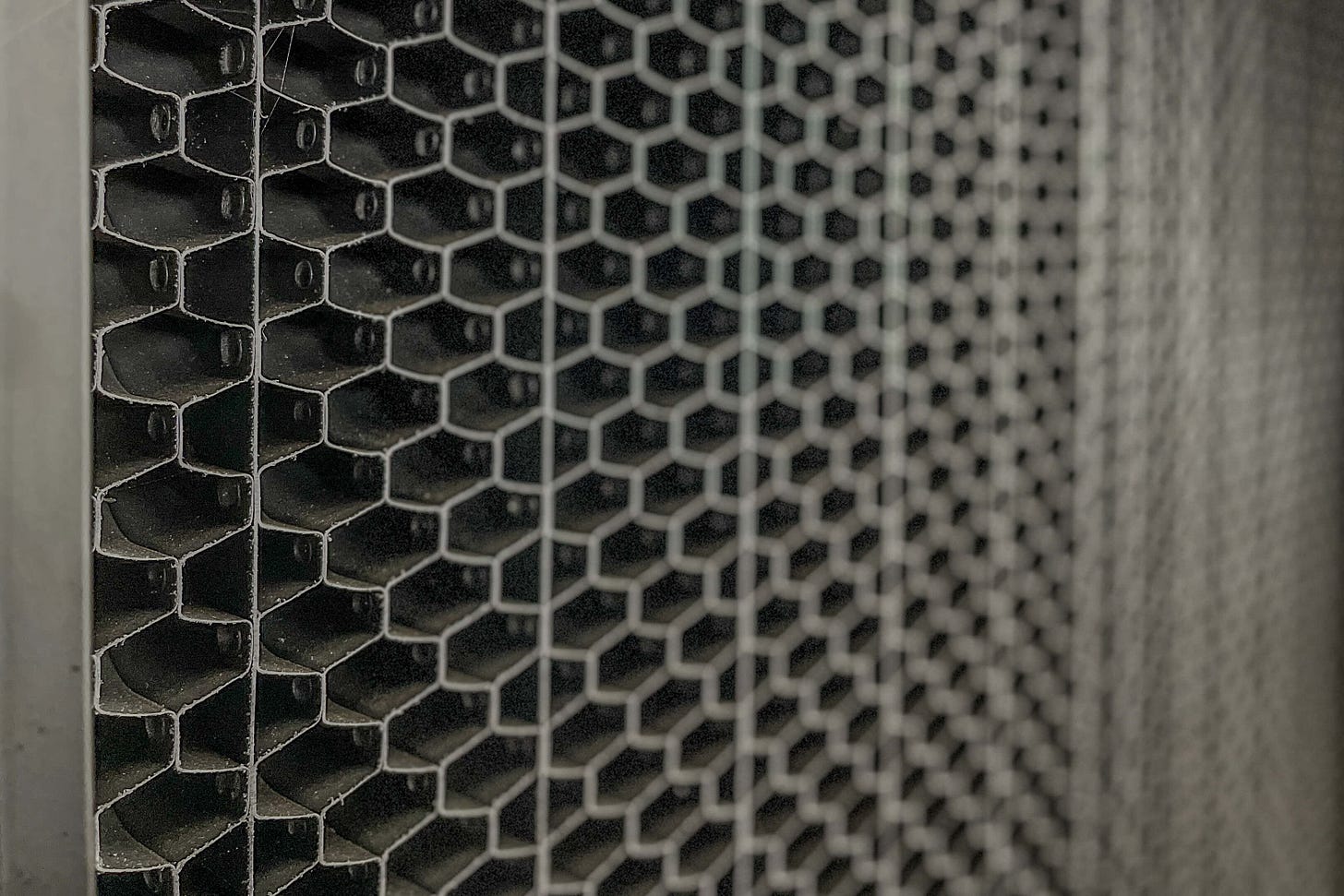 Nahaufnahme der Die Filterwaben im neuen Hofdünger-Verarbeitungssystem Lely Sphere. Nahaufnahme der Die Filterwaben im neuen Hofdünger-Verarbeitungssystem Lely Sphere.