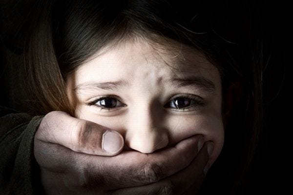 Campanha mostra como criminosos fazem para sequestrar crianças. Veja como  evitar: - Portal Benício - Compromisso com a Verdade
