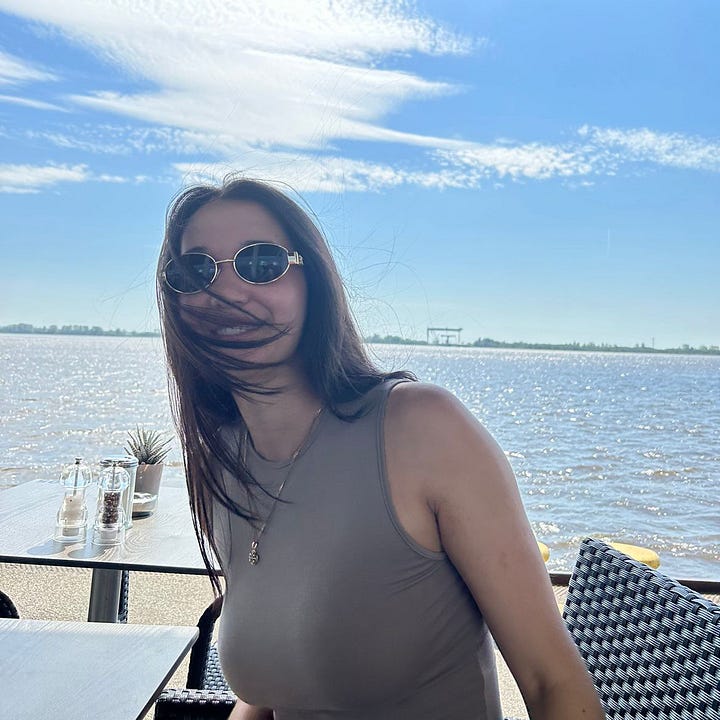 Eva, et ses lunettes Celine