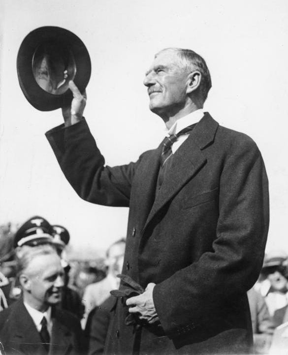 famous picture of Neville Chamberlain arriving in Munich and raising his hat famous picture of Neville Chamberlain arriving in Munich and raising his hat
