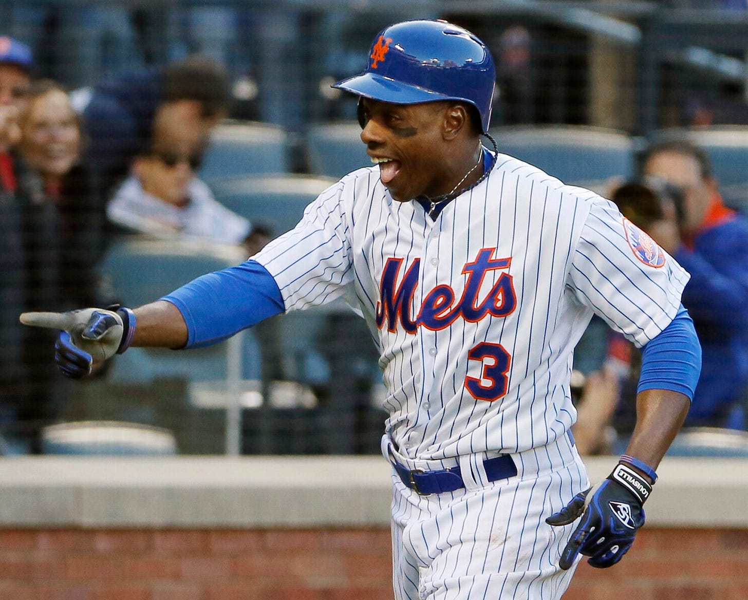 Video: Curtis Granderson leaps to rob Chris Coghlan of a home run - NBC  Sports