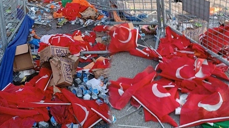 Erdoğan’ın mitinginin ardından Türk bayrakları yerlere atıldı