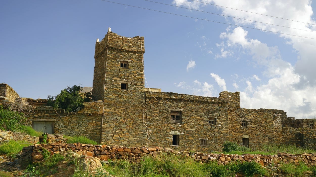 BAKROSH BEN ALLAS (قلعة بخروش بن علاس الزهراني) – Live The Life Expeditions