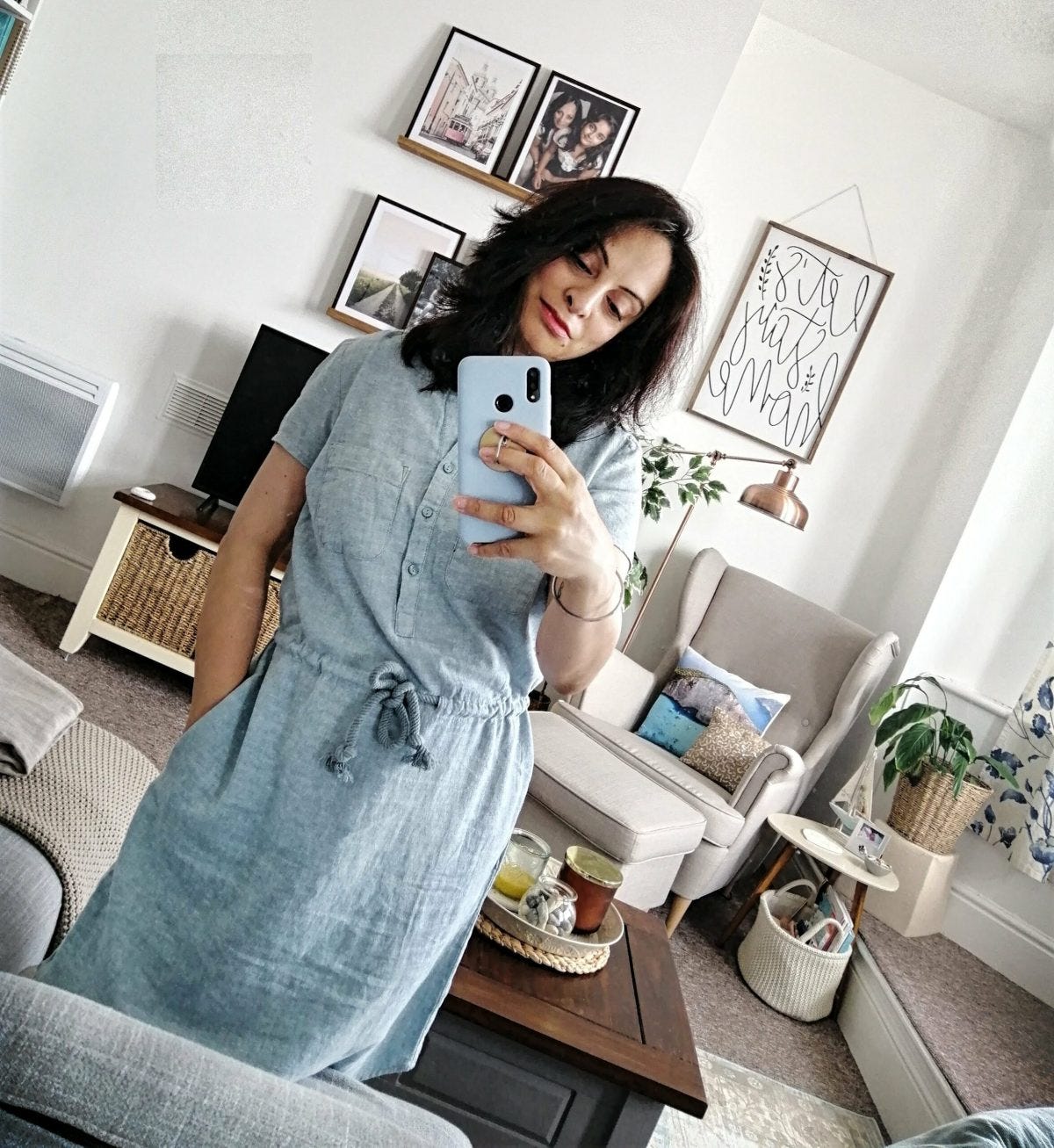 A minimalist year-round capsule wardrobe
