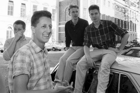 Photo of Del Amitri in a street Photo of Del Amitri in a street