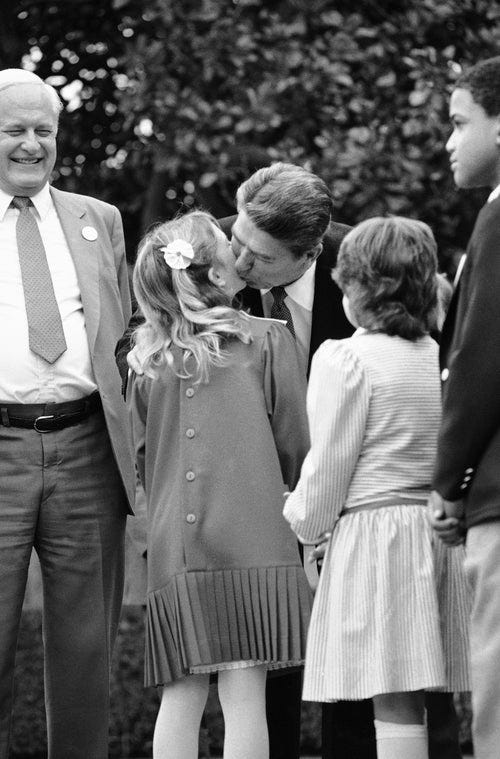 Pete Souza Marks Drew Barrymore's Birthday With 1984 Ronald Reagan Snap |  HuffPost Entertainment